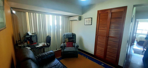 Apartamento En Venta Urb. Las Palmas C-19855