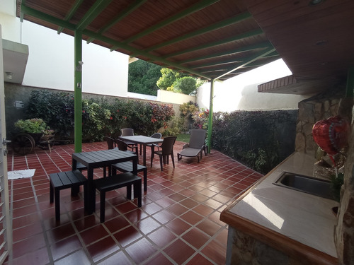 Imagen 20 de 30 de Se Vende Casa 550m2 4h+s/4b/4p Lomas De Chuao 4644