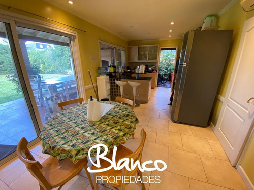 Muy Linda Casa A La Venta En El Barrio La Lomada - Pilar