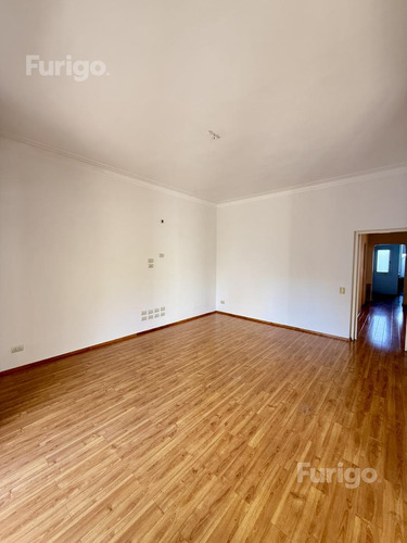 Venta. Departamento Planta Alta De 3 Dormitorios Con Terraza