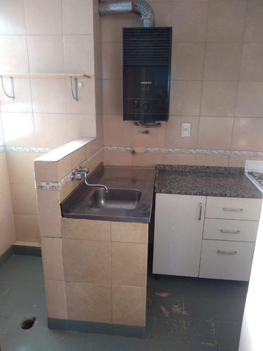 Muy Buen Departamento De Dos Ambientes, Al Frente Con Balcon
