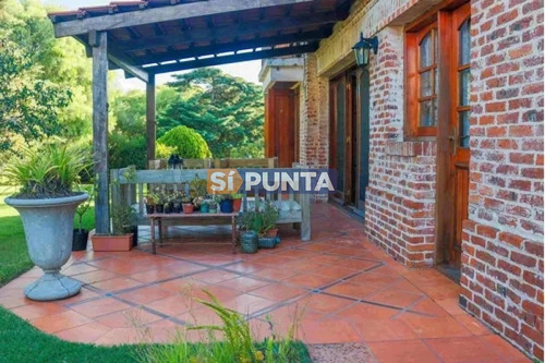 Imagen 15 de 18 de Venta De Casa De 4 Dormitorios En Barrio Super Tranquilo