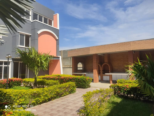 Imagen 2 de 12 de Century21 Ven Excelente Townhouse