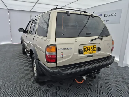 Nissan Pathfinder 3.3 R50 Std