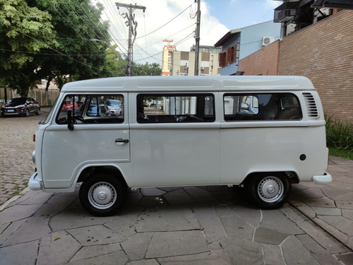 Volkswagen Kombi 1.4 Lotação Total Flex 3p