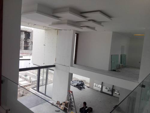 Hermosa Residencia En Venta Con Alberca Privada Y Campo De G