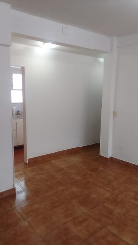 Coqueto, Luminoso Y Muy Comodo 2 Ambientes Interno En Lanus