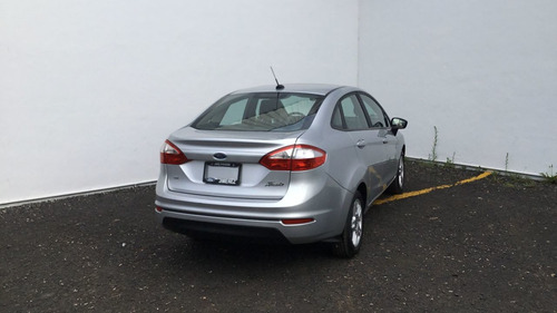 Imagen 11 de 15 de Ford Fiesta 4 Puertas