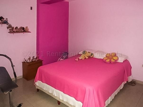 Imagen 6 de 8 de Apartamento En Venta En Punto Fijo