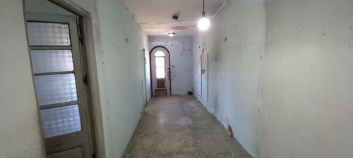Imagen 7 de 17 de Casa Grande De 4 Dormitorios A Reciclar En Unión