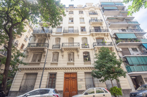 Departamento De 4 Ambientes En Edificio Histórico En Congreso