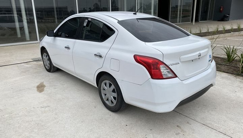 Nissan Versa Sense Automático 1.6 2017