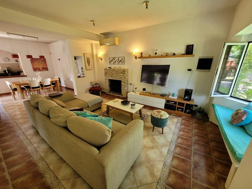 Imagen 2 de 19 de Oportunidad - Importante Propiedad En Barrio Cerrado El Casco De Moreno - Con Piscina - 4 Dormitorios - Excelente Precio