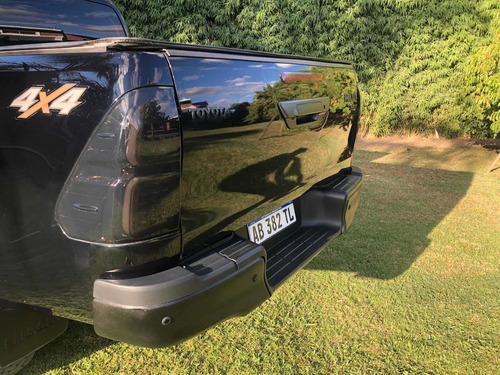 Toyota Hilux 2.8 Cd Srx 177cv 4x4 At 2017