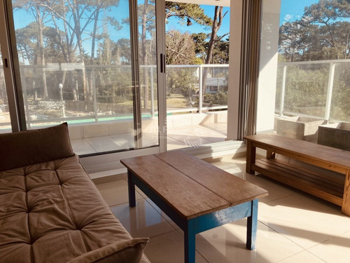 Imagen 3 de 22 de Apartamento En Venta De 2 Dormitorios Con Parrillero Propio, Punta Del Este