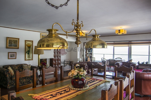Departamento En Venta, 3 Dormitorios Con Linda Vista Al Mar.-ref:2510
