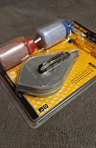Tizador Tiralíneas Cuerpo Metálico Con Nivel 30mt 19886 Fk