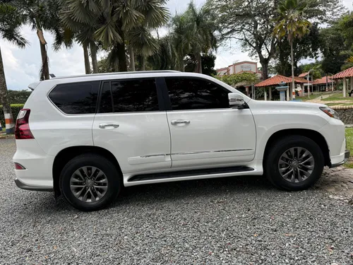 Lexus GX Árabe