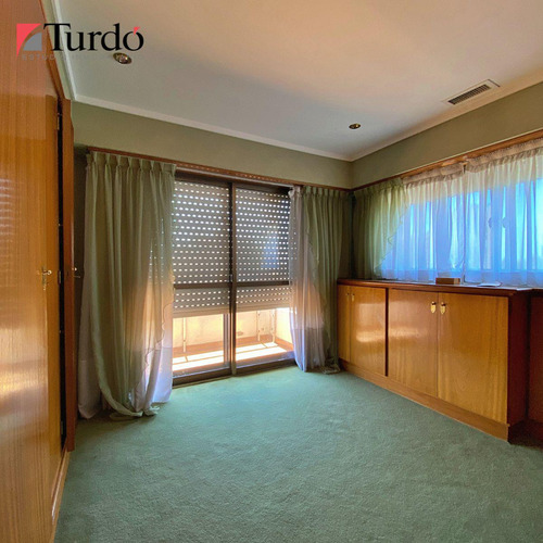 Piso En Venta De 4 Ambientes Con Dependencia En Zona Centro, Mar Del Plata.