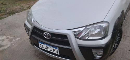 Toyota Etios 1.5 Cross 2015