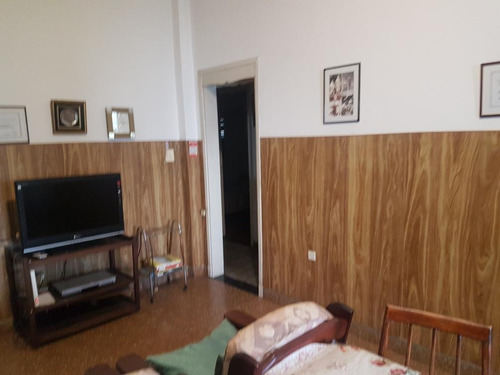 Casa En Venta - 2 Dormitorios 2 Baños - 480mts2 - El Palomar, Morón