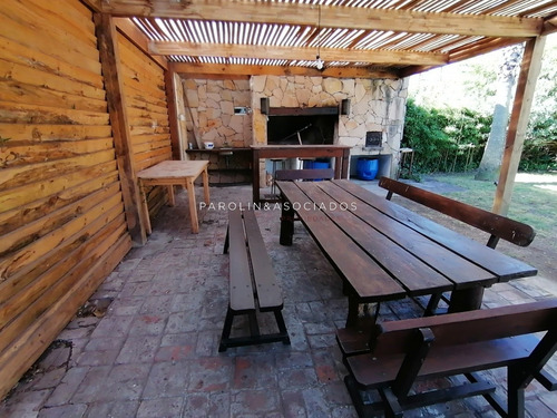 Casa De 5 Dormitorios En Pinares, Punta Del Este- Ref: 2705