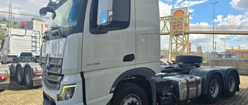 Mercedes Benz Actros 2548 Ls 6x2 2023/2024.