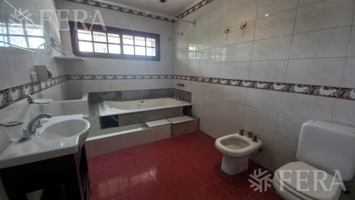 Imagen 17 de 30 de Venta Casa 5 Ambientes Con Cochera, Fondo Con Piscina Y Quincho En Quilmes (30689)