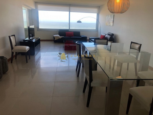 Apartamento En La Brava, De 3 Dormitorios Cuenta Con Excelentes Servicios, Vista Plena Al Mar - Consulte!!!!!!!!-ref:2383