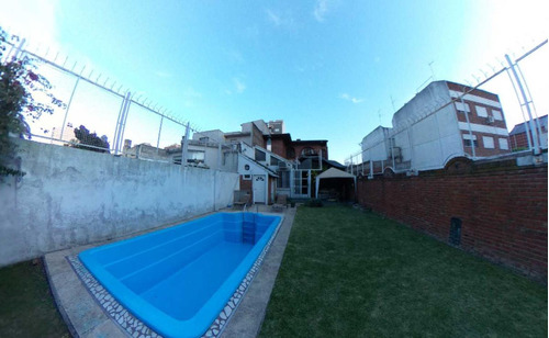 Venta Casa En Wilde Centro 4 Ambientes Con Piscina, Jardin Y Cocheras