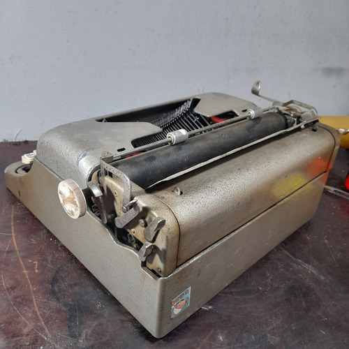 Imagem 5 de 9 de Máquina De Escrever Zeta Antiga Conserto Peças Ou Decoração