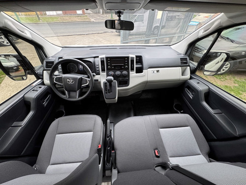 Toyota Hiace 2.8 Tdi Furgón 6at L2h2 3a 5p