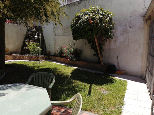 Imagen 20 de 30 de Casa 4 Dorm. Venta Malvin Barbacoa Cerrada Fondo