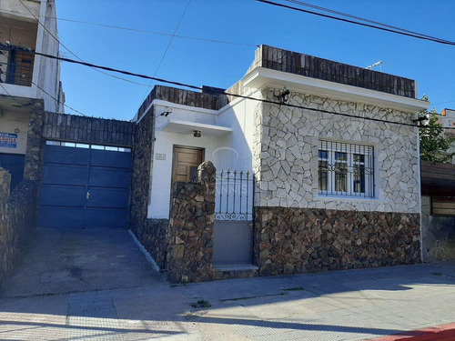 Casa En Alquiler De 3 Dormitorios En Villa Española Ref.d929