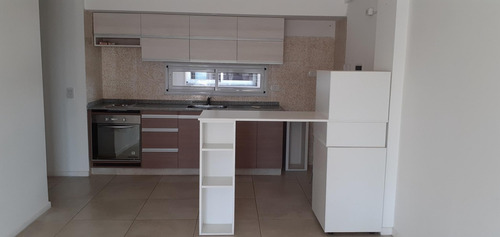 Imagen 5 de 8 de Monoambiente Al Frente Con Balcón Terraza