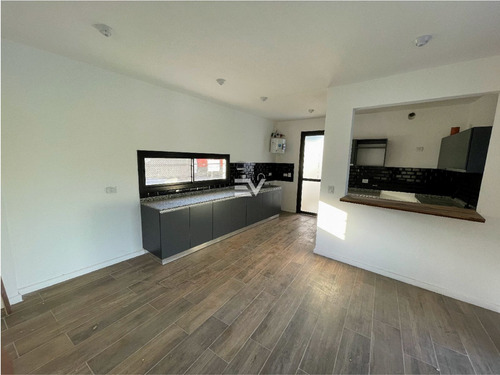 Imagen 2 de 23 de Oportunidad En Venta! La Carolina. Compra Dos Propiedades Por Usd 175.000!!!