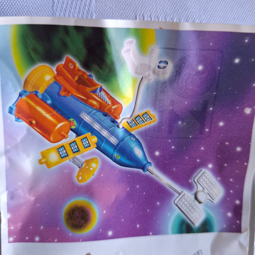 Maxi Kinder Nave Espacial Con Cartina Juguete 22.254.002