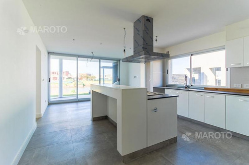 Imagen 8 de 30 de Casa En Venta En Barrio El Canton - Maroto Propiedades