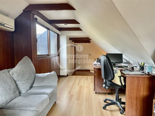 Casa En Venta De 5 Dorm. En Lo Barnechea, Sector Los Nogales