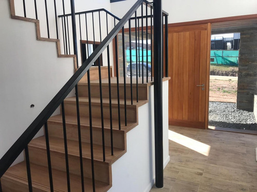 Venta Alquiler Casa 3 Dormitorios 3 Baños Mirador De La Tahona #383
