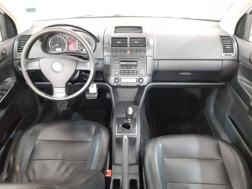 Imagem 7 de 10 de Volkswagen Polo Sedan 1.6 Mi Comfortline 8v Flex 4p