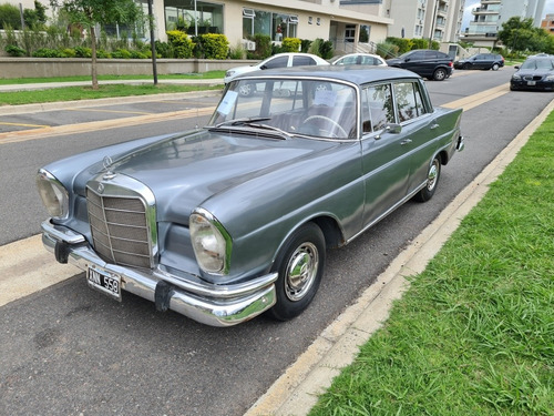 Mercedes Benz 220s
