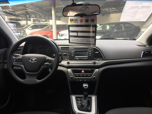 Imagem 3 de 7 de Hyundai Elantra 2017 Flex
