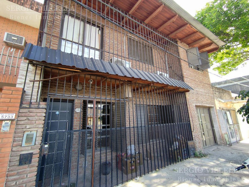 Imagen 2 de 18 de Casa Moderna En Venta De 3 Dormitorios. Cochera. Pileta. Quincho.