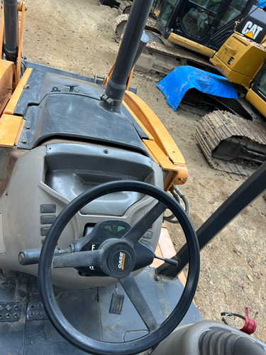 Retroexcavadora Case 580n 2014