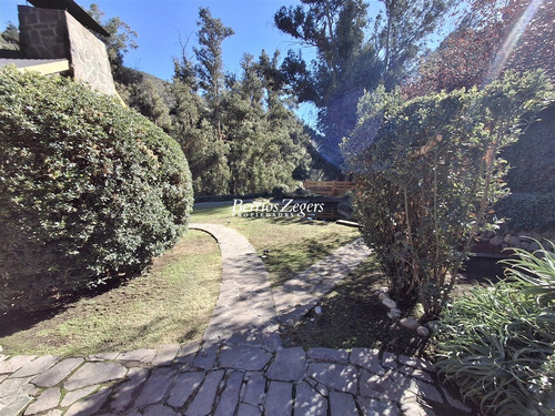 Casa En Venta De 4 Dorm. En Lo Barnechea Arrayan Rio