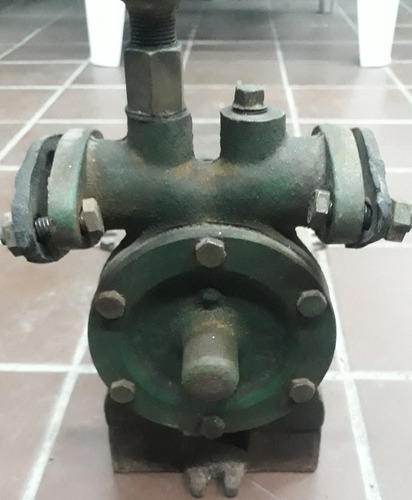 Bomba De Agua Antigua Platina Y Soporte Motor Leadescripcion (Usado)