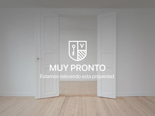 Mega Local En El Cruce Alberdi Con 1340m²