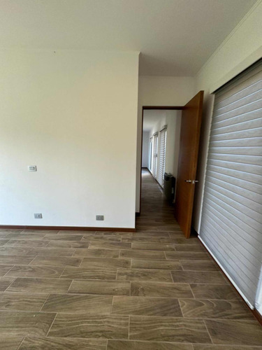 Amplia Y Moderna Casa 4d Y 3b En 5000 M2