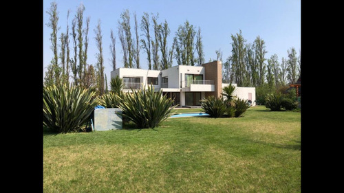 Casa Mediterránea 5d+4b Condominio Algarrobal 2